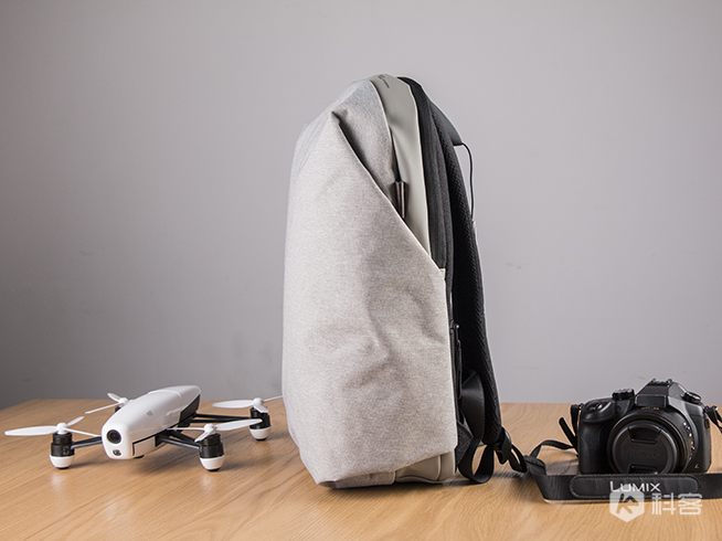 魅族休闲双肩包,魅族双肩包黑色还是灰色好看