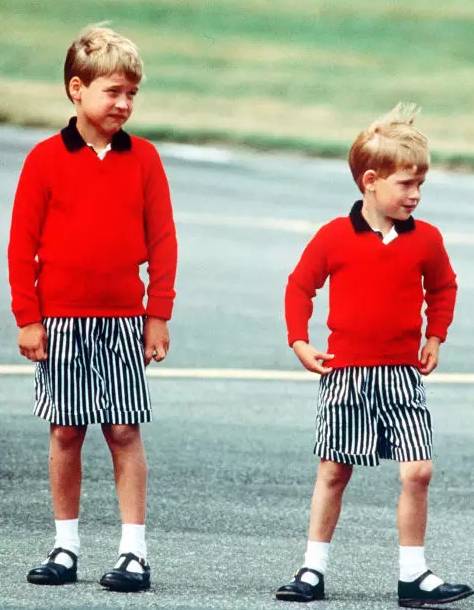 小王子你不冷吗？你王妃额娘为啥永远给你穿条小短裤？