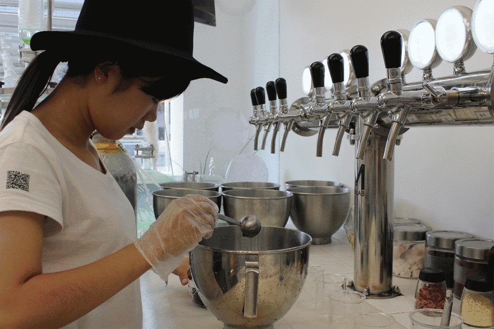 液氮冒烟冰淇淋,196度冒烟网红冰淇淋