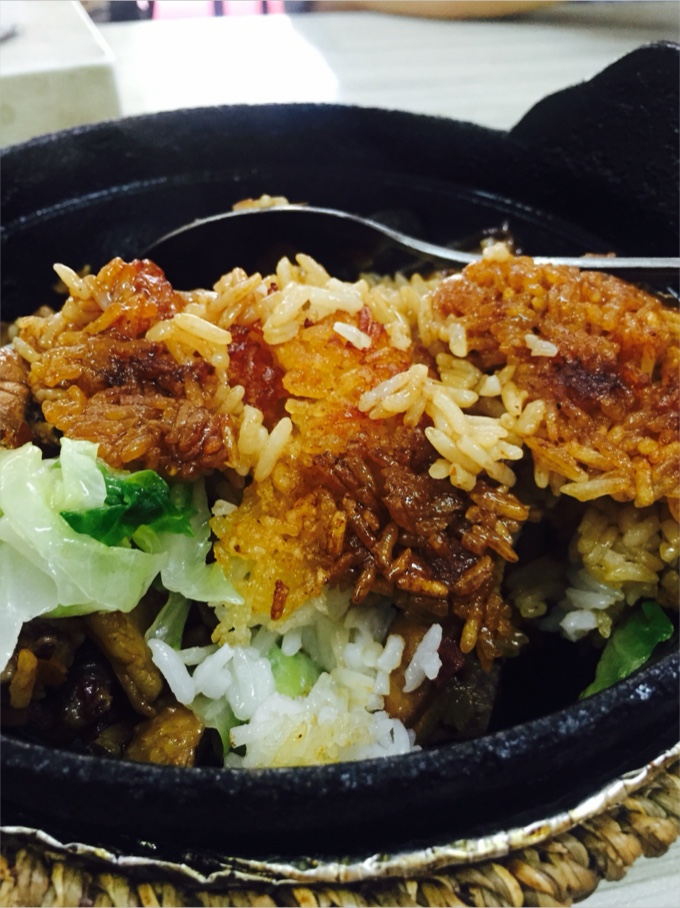 横向食评丨一场关于煲仔饭的厮杀