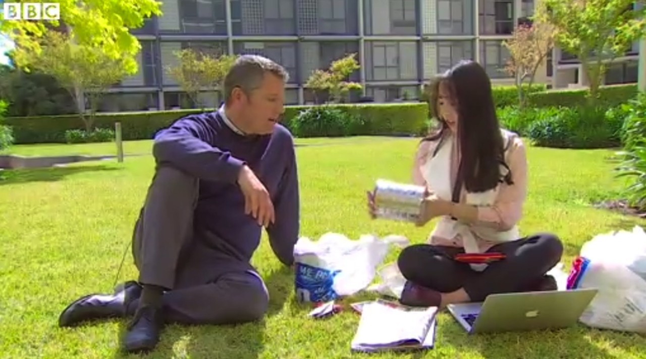 你朋友圈里删不完的代购，老外竟然管他们叫爸爸！