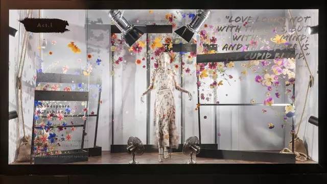 不必花钱去剧院，这间商店里每次转身都是一出精装大戏