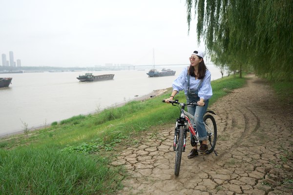 武汉依然繁华,武汉三个烟火气和浪漫的城市