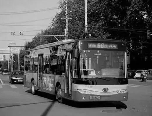 北京老司机开的碉堡公交线，坐过一条你就老了！