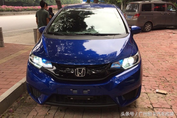 新飞度改黑色,新飞度改白色灯泡