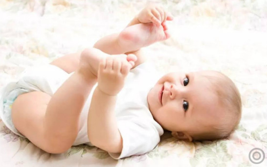 冬天给宝宝穿厚点的纸尿裤保暖吗,冬天宝宝穿纸尿裤的正确方法