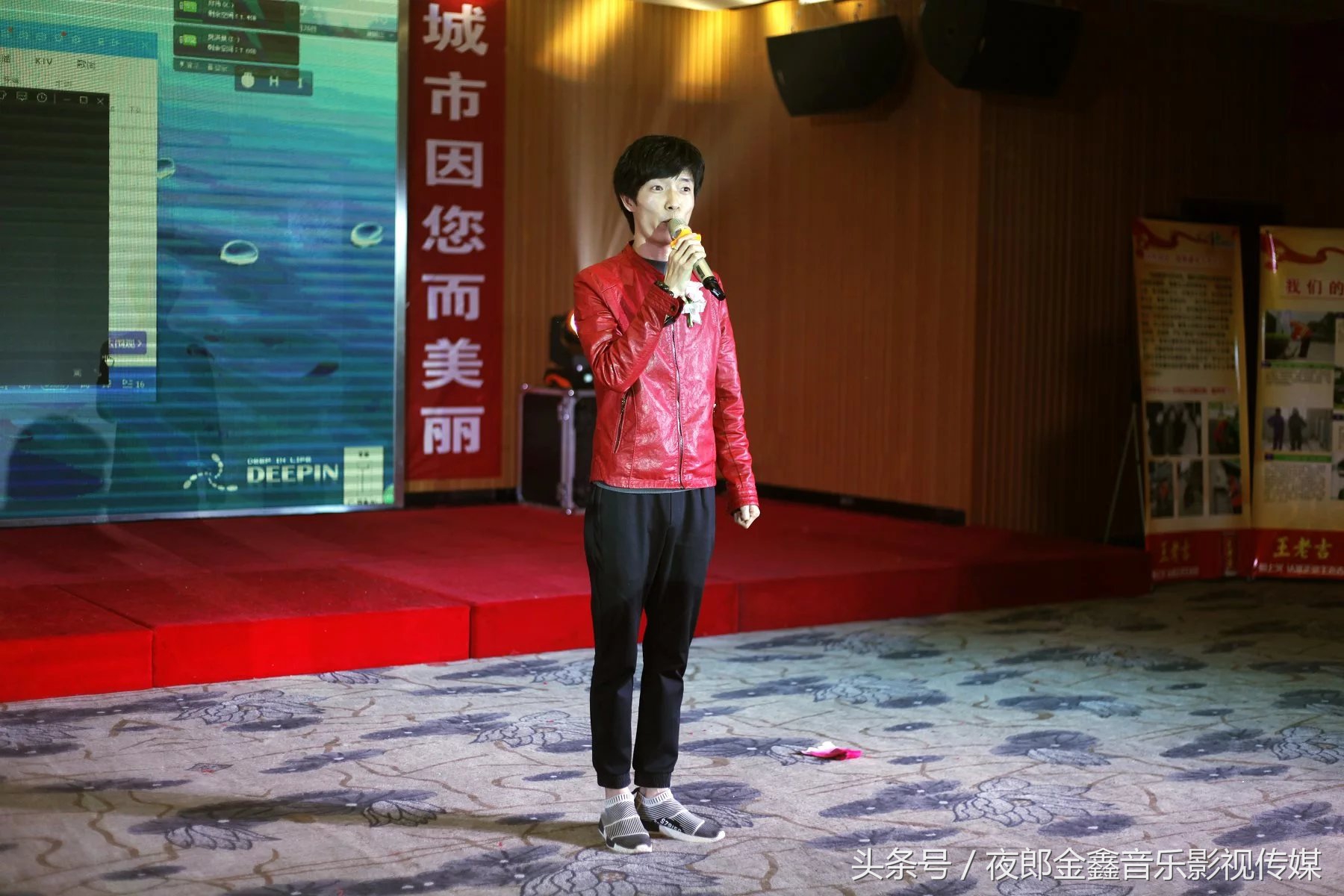 夜郎金鑫赞“城市黄玫瑰”义演环卫工人节