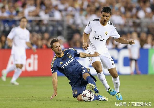 进击的后腰！从清道夫到进攻枢纽的时代