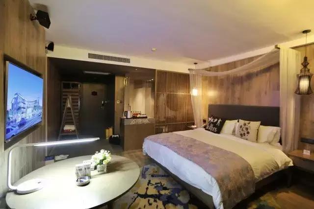 美豪皆丽致烟雨醉无锡