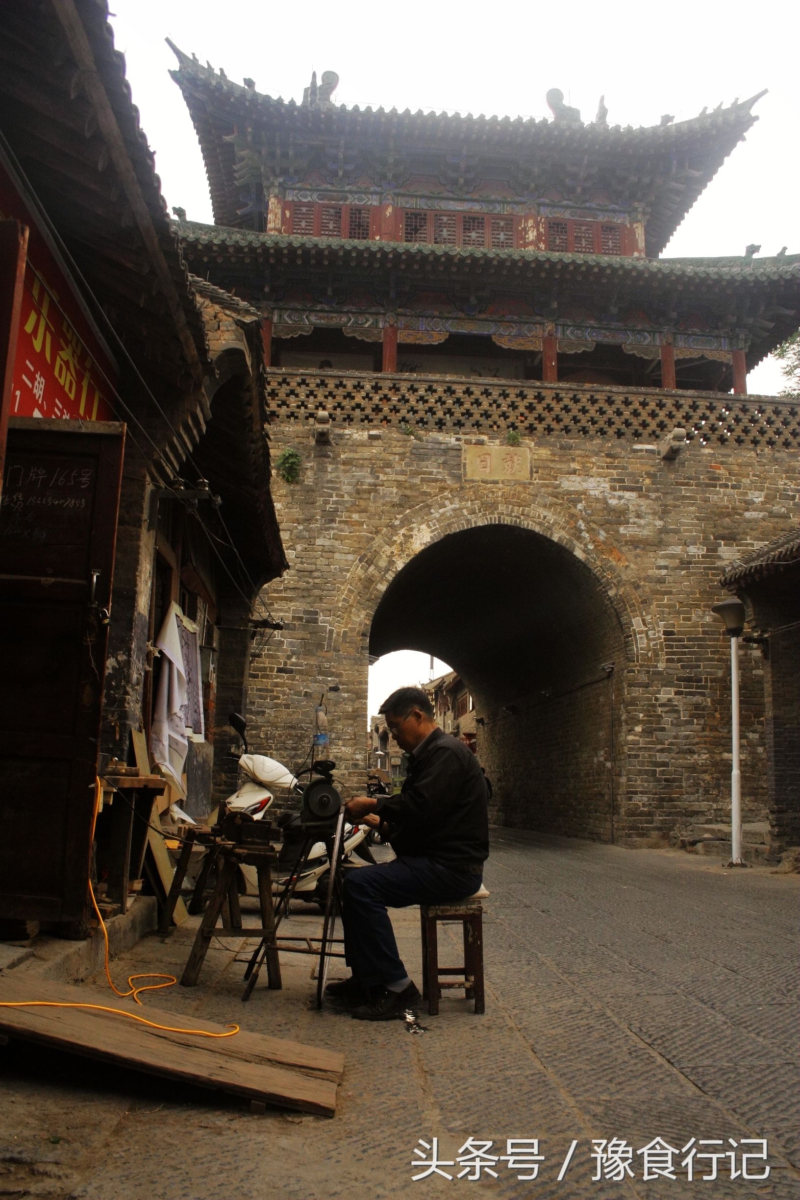 洛阳本地人必去的地方,洛阳丽景门和十字老街