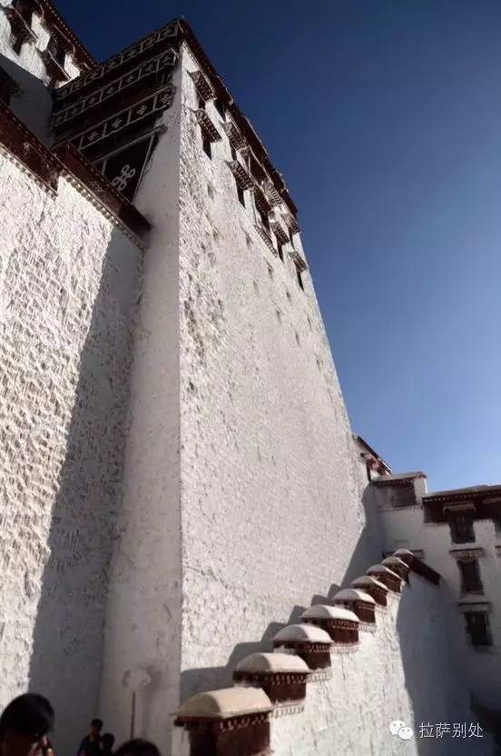 布达拉宫粉墙时间,布达拉宫一年一度的刷墙日