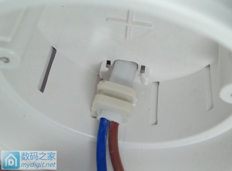 拆1.8包邮还送球泡的美的4W射灯，一如既往的设计和做工！