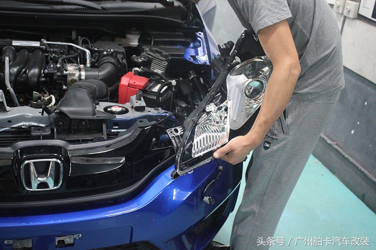 新飞度改装氙气大灯,新飞度改原厂led灯