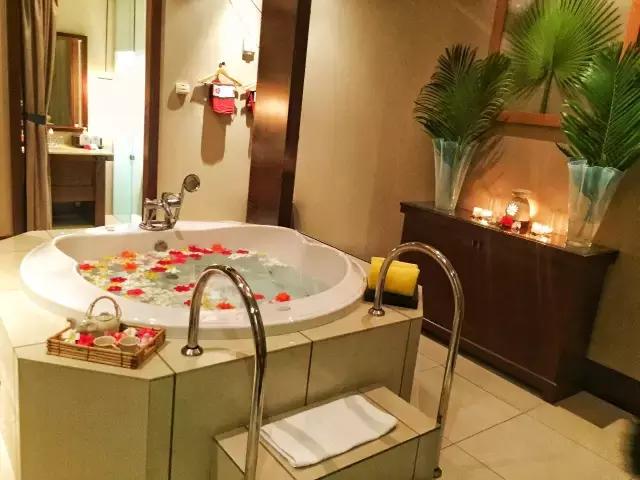 这里买一线大牌比香港便宜3成！风景还很美！