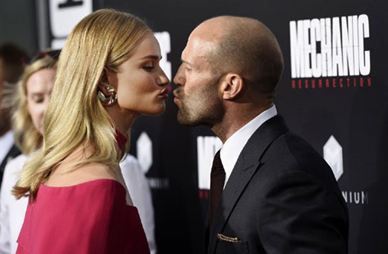 她们相差23岁,他们相差16岁