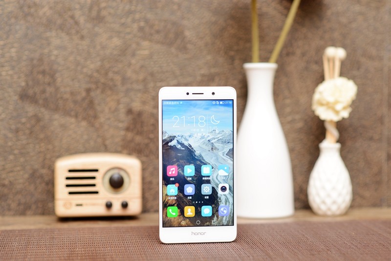 699元的荣耀畅玩8c,荣耀畅玩6+128新机多少钱