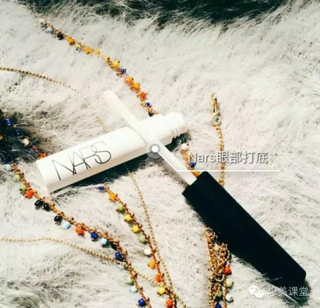 眼影用红色和复古红怎么画出眼影,想要温柔的眼妆选什么色系的眼影