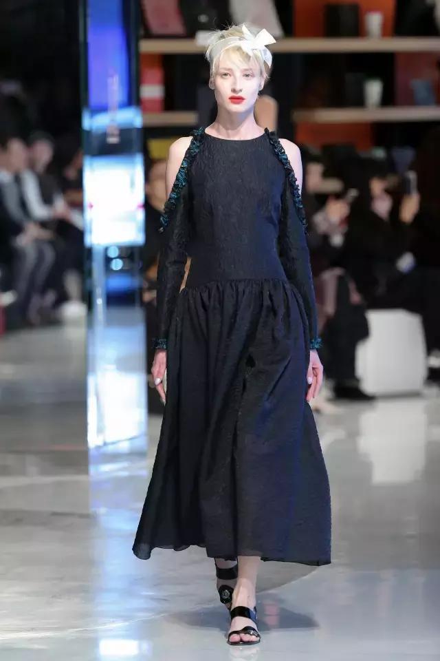 杨幂同款回力2022橙色板鞋,回力鞋子45元