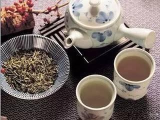 每天喝茶一个月能减多少斤 (3天只喝茶可以瘦多少斤)