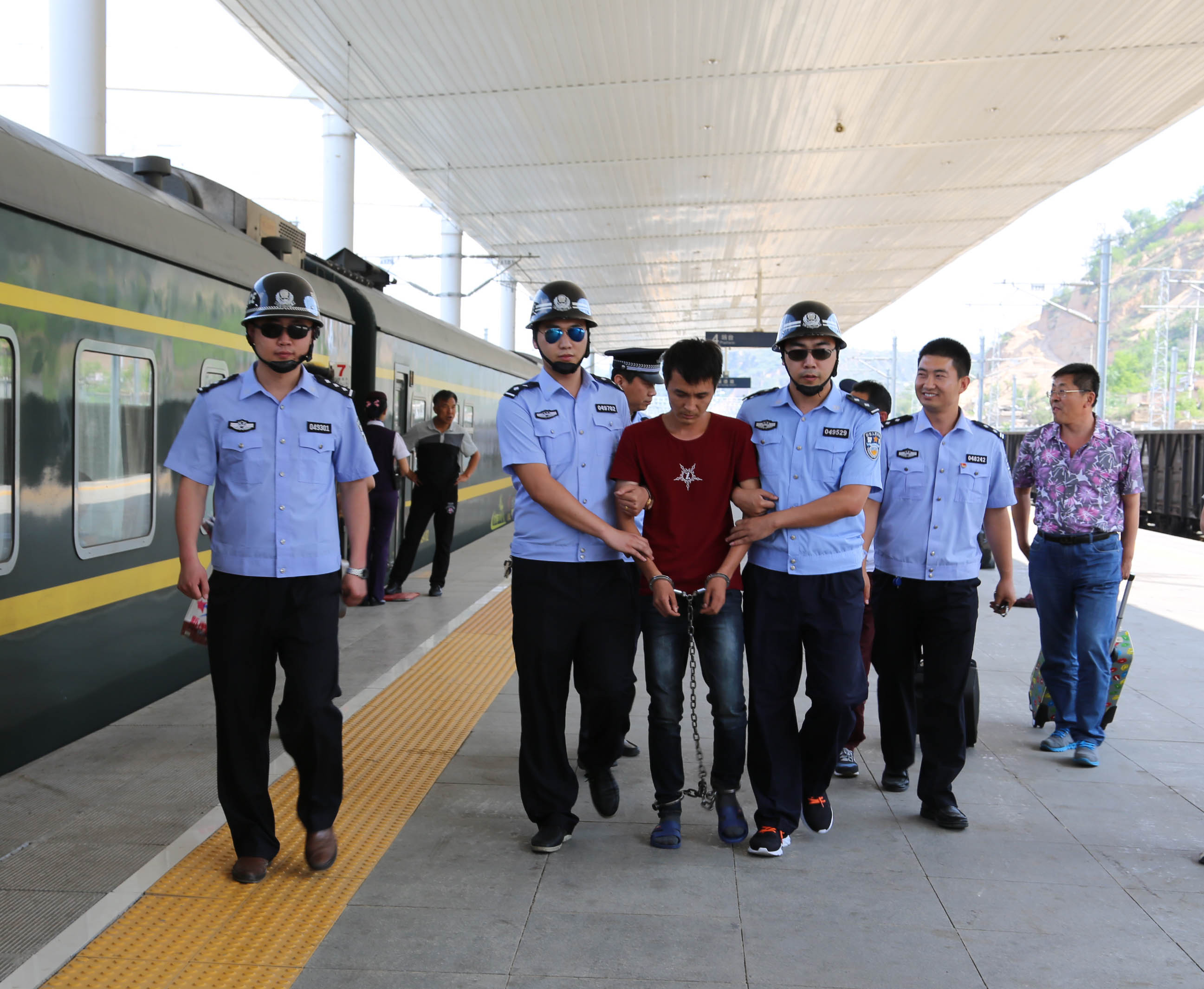 我身边的优秀党员戒毒警察,我身边的英雄警察