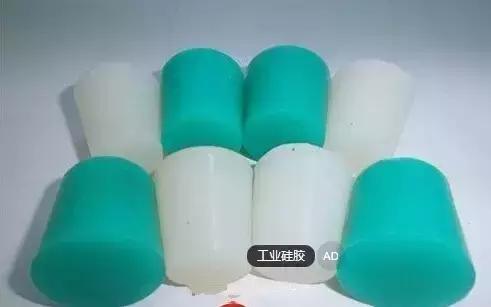 人们都用什么垫鼻子的,垫鼻子是拿什么垫