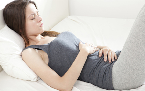 在家自然流产了对家里好不好,毫无防备自然流产了