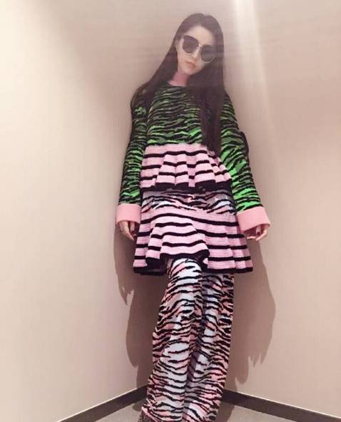 今日发售的HMXKenzo联名款，就算丑哭也要买