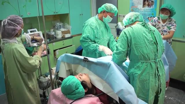 顺产在产房里遇到的奇葩事,产妇惊险一幕