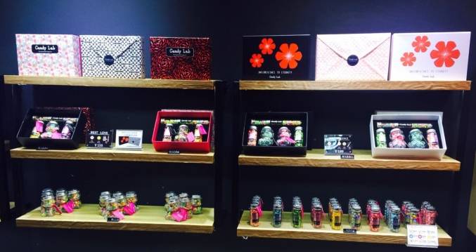 OMG！“鸡爪女”又在地铁12号线上吃起了麻辣烫！