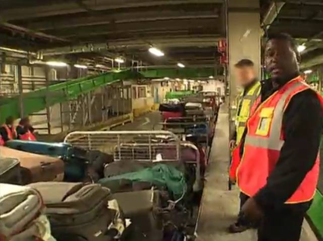 国外飞机上安检时丢失物品怎么办,坐飞机行李怎么放才不会被偷