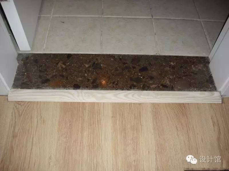 一边铺瓷砖一边铺地膜,一边贴砖一边填缝吗