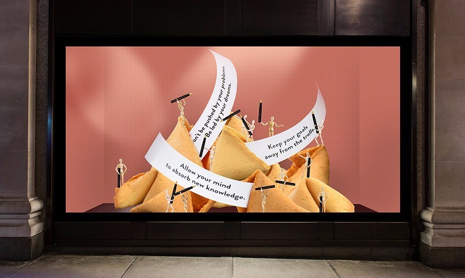 不必花钱去剧院，这间商店里每次转身都是一出精装大戏