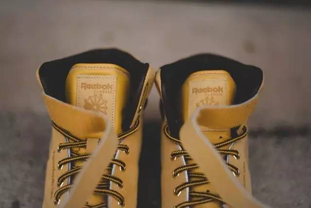 还在穿小白鞋吗,还在穿冬天的鞋子