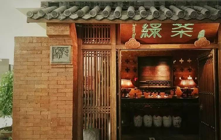 新白鹿、绿茶3折,炉鱼、乐伯部队锅半价,哈根达斯买一送一西湖边上的老牌商场,要用6天承包你的胃!