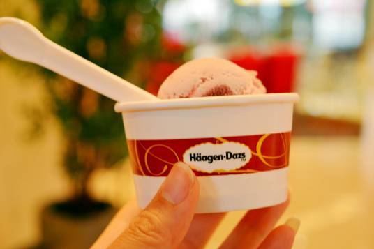 新白鹿、绿茶3折,炉鱼、乐伯部队锅半价,哈根达斯买一送一西湖边上的老牌商场,要用6天承包你的胃!