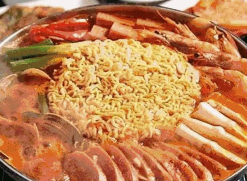 新白鹿、绿茶3折,炉鱼、乐伯部队锅半价,哈根达斯买一送一西湖边上的老牌商场,要用6天承包你的胃!