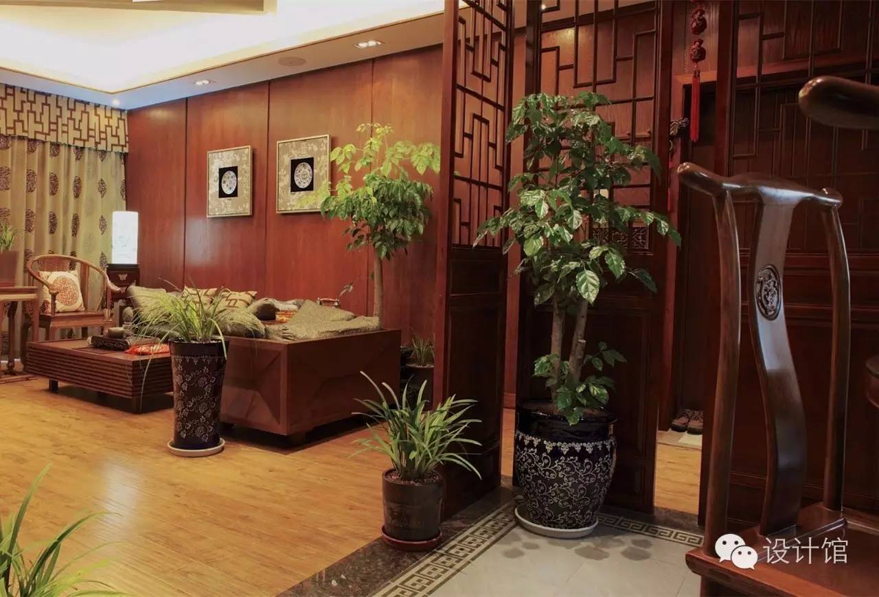 一边铺瓷砖一边铺地膜,一边贴砖一边填缝吗