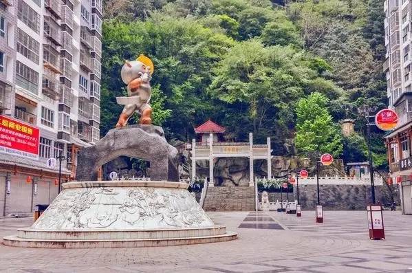 四川大熊猫栖息地在哪个位置,3分钟了解四川大熊猫栖息地