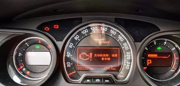 加油黄灯亮了再去加油合适吗,加油亮红灯还能开几公里