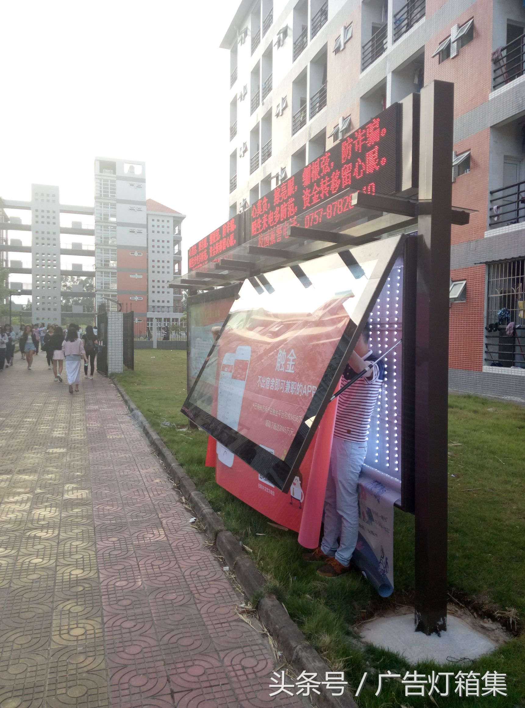 户外宣传栏led显示屏,led显示屏广告灯箱