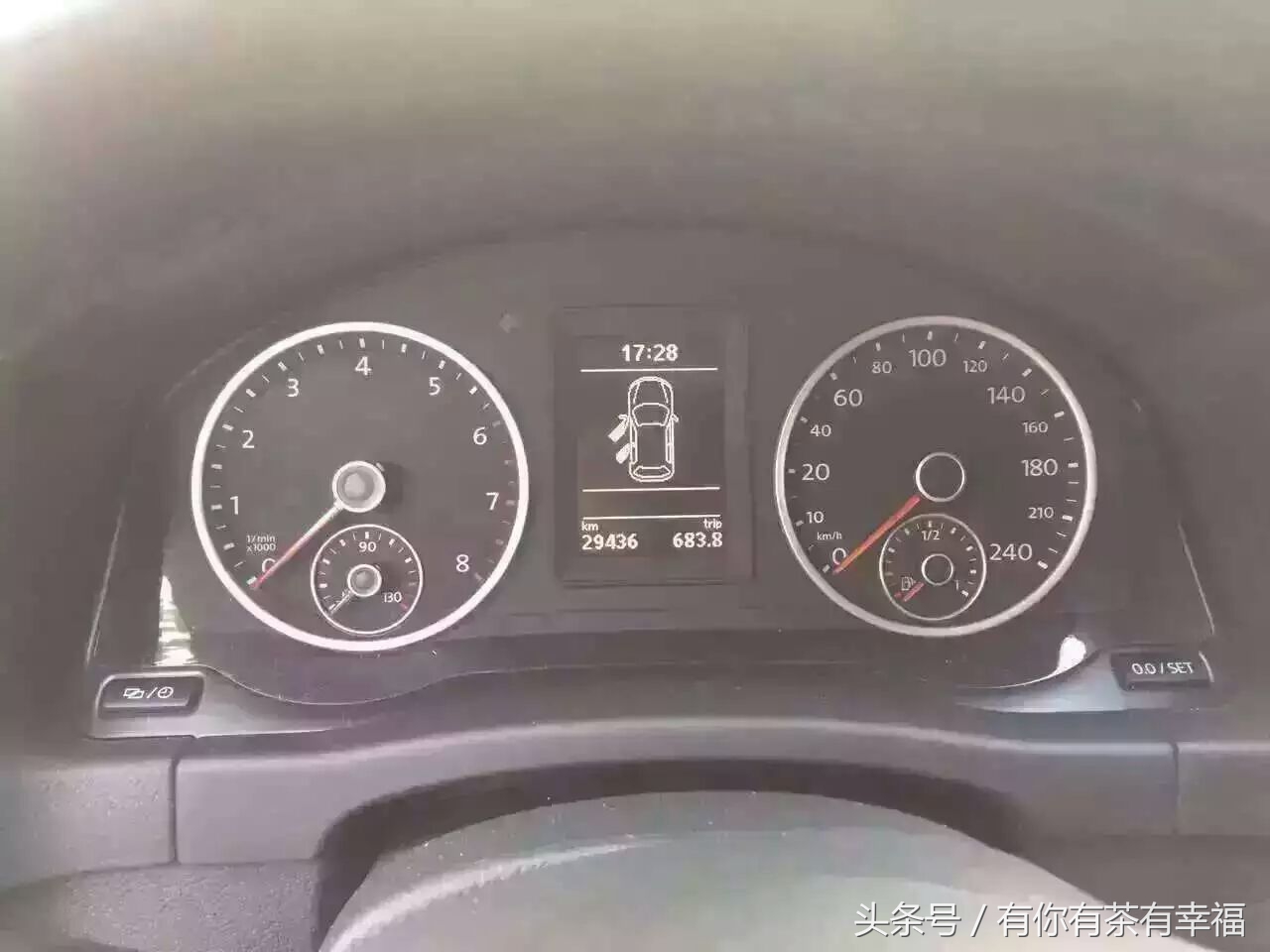 大众途观2014款1.8t豪华版2驱,2013款大众途观1.8tsi四驱菁英版