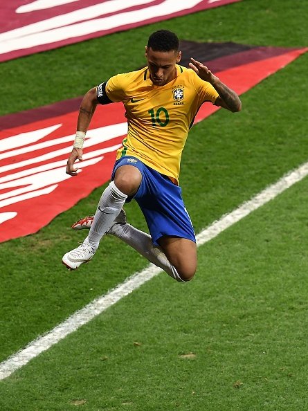 巴西队内马尔2比0,世预赛内马尔对梅西