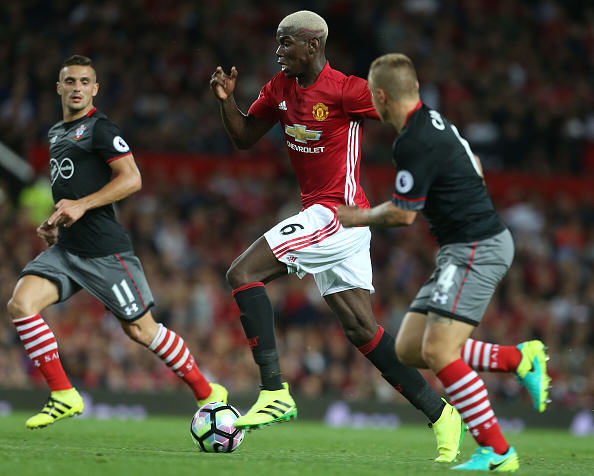 绿茵场足球,绿茵场里的足球