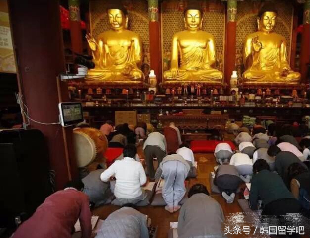 韩国高考也疯狂，考前祭祀大猪头祈福考生金榜题名