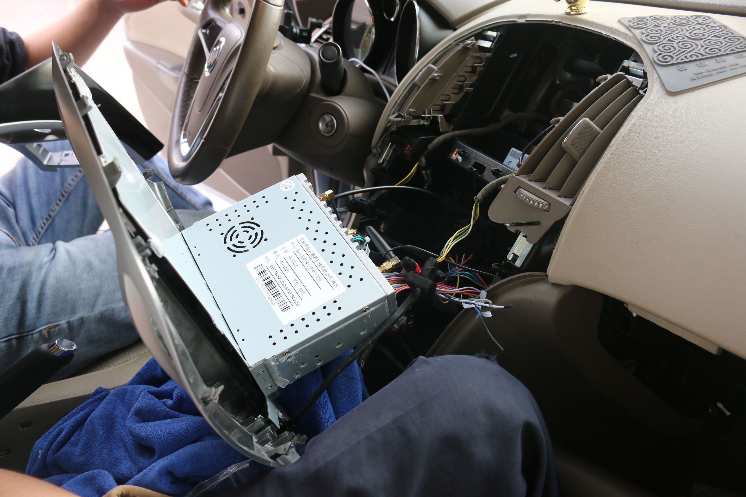 别克老英朗换装安卓智能导航大屏,英朗1.3t加装大屏导航