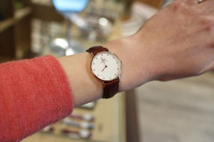 丹尼尔惠灵顿dw轻奢商务欧美手表,丹尼尔惠灵顿dw手镯为什么这么贵