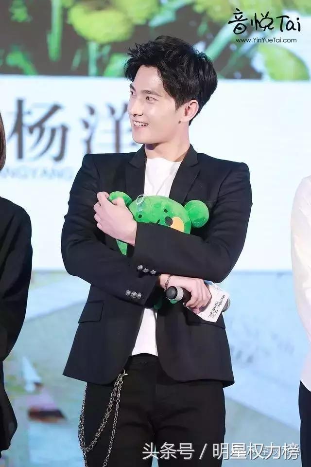 实拍偶遇陈伟霆赵丽颖张艺兴,赵丽颖陈伟霆卡通