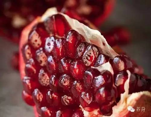 吃果核的危害,吃到果核会怎样