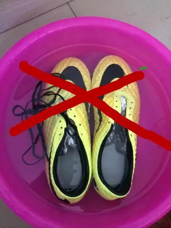 新买的球鞋怎么保养,刚买的足球鞋怎么保养