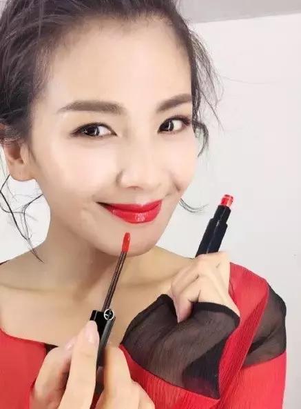 杨幂口红迪奥,杨幂钟爱平价货